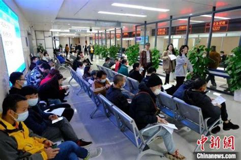 出入境办证业务回升 南京优化出入境管理服务-南京广播电视台