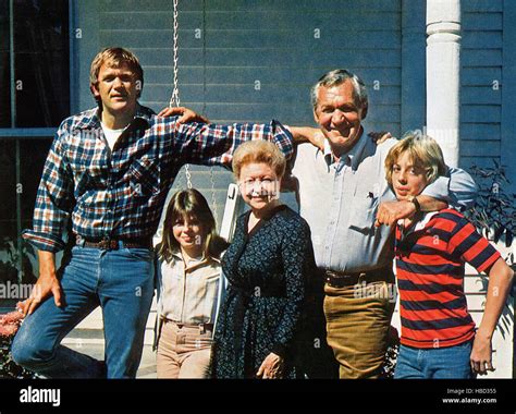 FINAL CHAPTER - WALKING TALL, from left: Bo Svenson, Dawn Lyn, Lurene ...