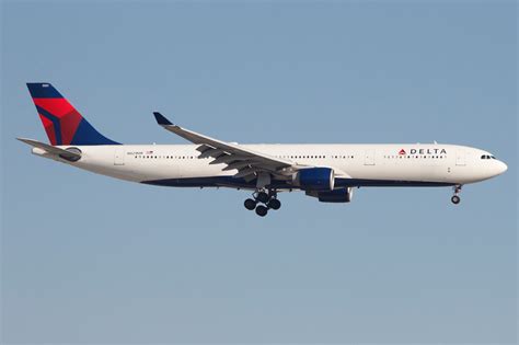 The Best Delta SkyMiles Credit Card For Accruing Status