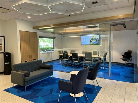 Issaquah branch of U.S. Bank celebrates remodeling | Issaquah Reporter