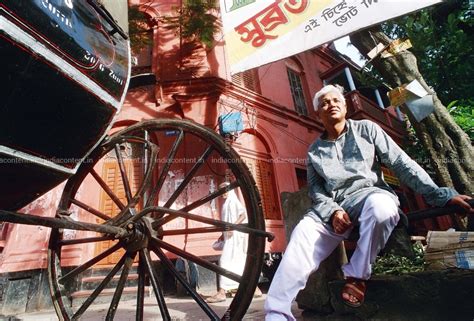 Buy Amitav Ghosh Pictures, Images, Photos By Soumitra Ghosh - Archival ...