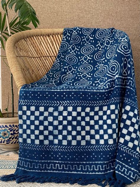 Shop for Stylish Sofa Throws Online at Best Price - Sumaavi