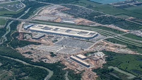 Tesla Manufacturing Line 的图像结果