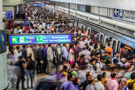 'Goli maaro' slogan raised at Delhi's Rajiv Chowk metro station; 6 ...