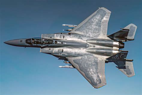 F-15 Global Strike Eagle: Del combate aéreo a la frontera espacial ...