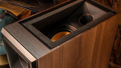 Klipsch INTL | Floorstanding Speakers