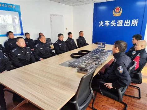 哈尔滨五常市公安局拉林派出所“护学岗”执勤 帮助走失男童找到家人_腾讯新闻