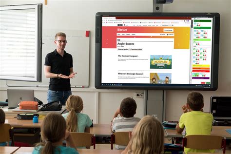 Classroom App Features 的图像结果