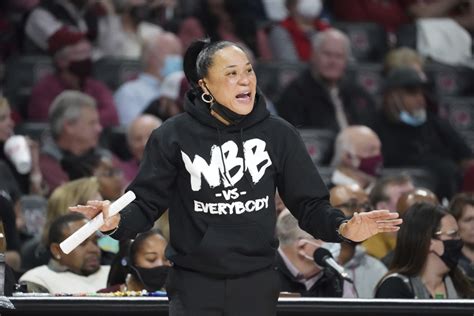 Is Dawn Staley married? Is she in a relationship with Lisa Boyer? Learn ...