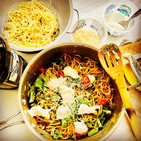 Spaghetti with Burrata - Fusion Kitchen Tales