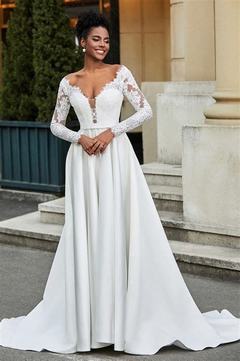 Lace Plunging V-neck Satin Wedding Gown – DUNTERY