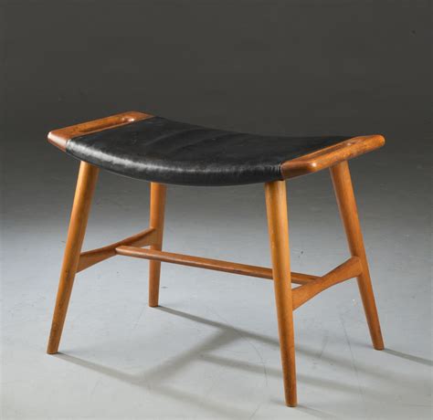 Hans J. Wegner. Klaverbænk af egetræ, model AP30 | Lauritz.com