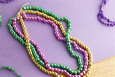 How to Make a Mardi Gras Beads Necklace with Three Strands - Single ...
