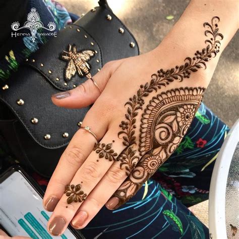 50+ Trending Half Hand Mehndi Design Ideas