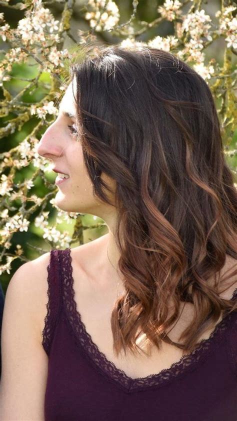 Épinglé par 8x6 sur Big nose beauty | Coiffure et beauté, Visage de femme, Coiffure