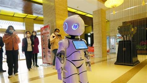兰州酒店业推“无接触服务” 机器人替人工上岗减少传染 - 中国日报网