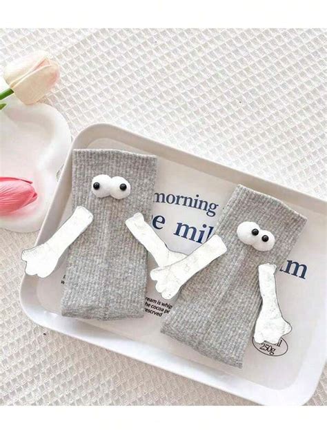 Calcetas de manitas magneticas para parejas en 4 diferentes colores con ...