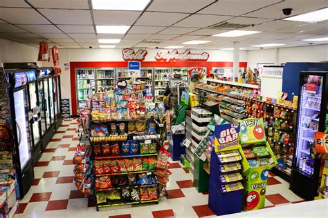 Small Store Interiro 的图像结果