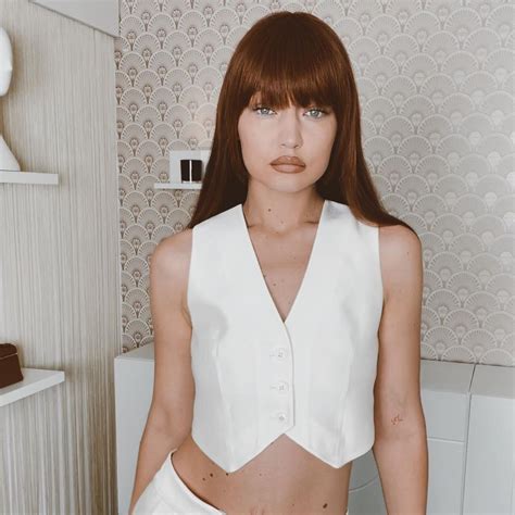 Bella Hadid debuts a surprisingly versatile new fringe | Vogue India