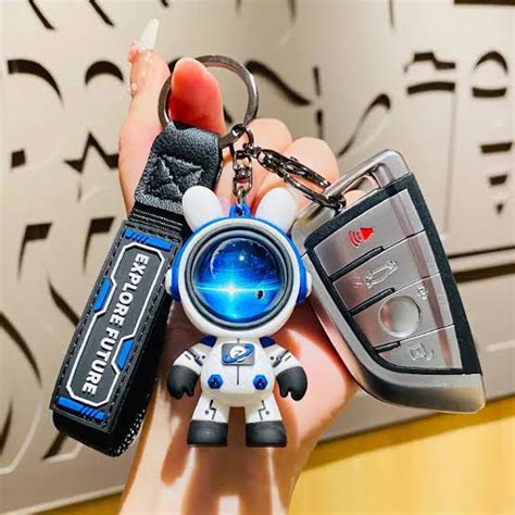 SPACE KEYCHAIN – VJMAKEUP