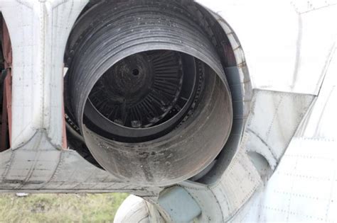 The unbelievably massive Lun class ekranoplan -plane/boat/ship ...