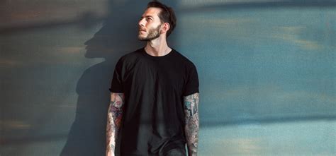 Why Should You Try A Baggy T-Shirt?