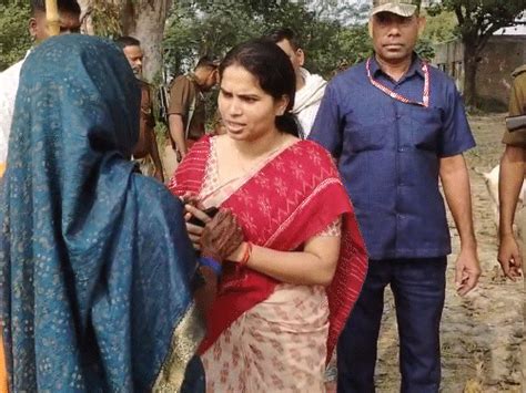 SP MLA Pooja Pal meets Modi at Mahakumbh - Uttar Pradesh News | Bhaskar ...