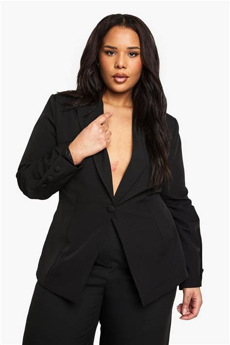 Plus Woven Tailored Self Fabric Button Detail Blazer | boohoo USA