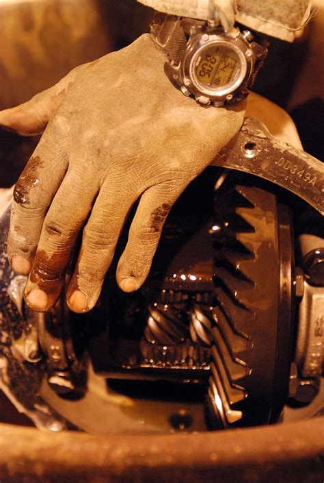 Army Mechanics Go Distance to Keep Wheels Rolling | Article | The ...