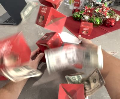 Exploding Christmas Present Video 的图像结果