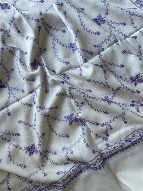 Pure Wool Kashmiri Sozni Stoles - Cream – Naarigis