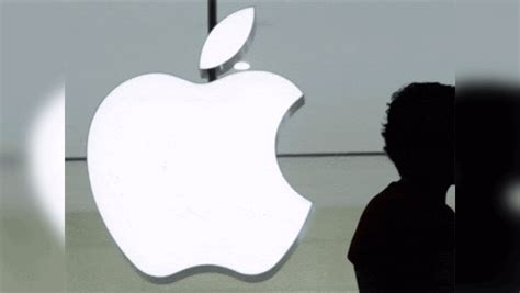 Apple vs Saudi Aramco Apple share price Apple is no longer world's most ...