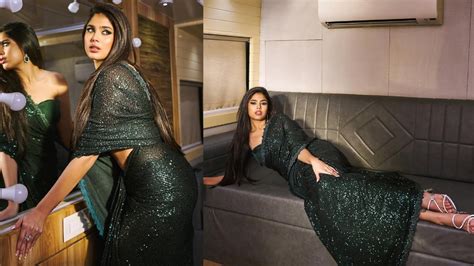 Faria Abdullah : నలుపు చీరలో నిగనిగలాడిపోతూ.. కారవాన్ లో హాట్ పోజులు ...