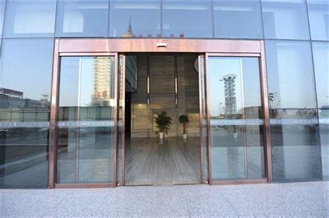 南京玻璃门、玻璃隔断、精品货架---南京新维特玻璃工程有限公司