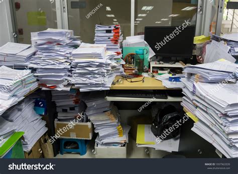 Busy Office Desk Images 的图像结果