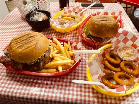 HAMBURGUESAS DE LA SILLA, Monterrey - Restaurant Reviews, Phone Number ...