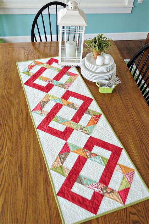 Rezultat imagine pentru Patchwork Table Runner Ideas