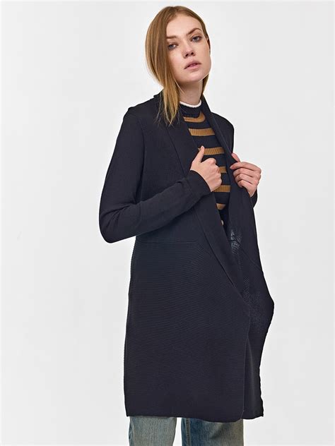 BLACK WATERFALL SHRUG