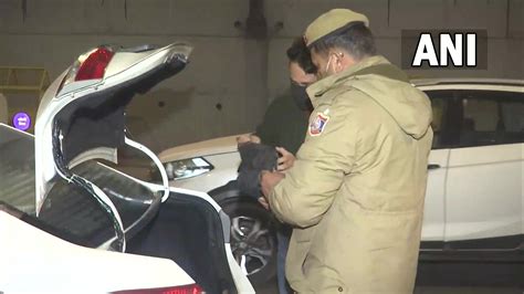 COVID-19: Delhi police conducts patrolling to ensure adherence to night ...