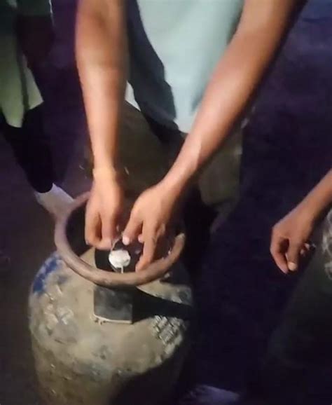 Suddenly people ran outside when gas smelled from the cylinder ...