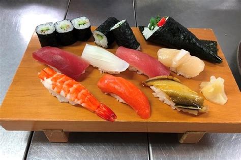 Sushi-lover’s tour :Sushi Making and Explore Tsukiji Fish Market in the ...