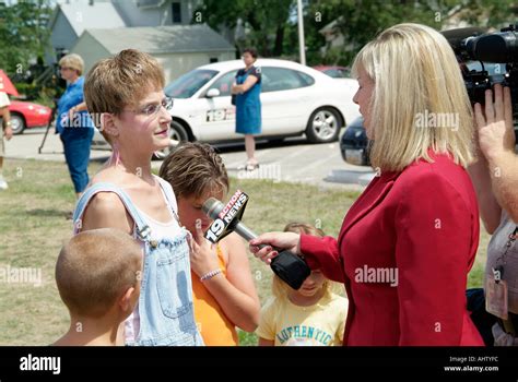 Newspaper Interview 的图像结果