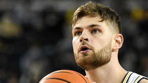 Hunter Dickinson, Caleb Houstan among semifinalist for national awards