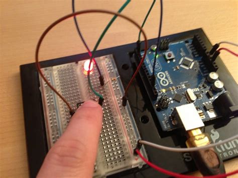 How to Use Button On Arduino 的图像结果