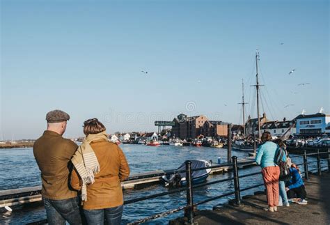 Local People in Welling 的图像结果