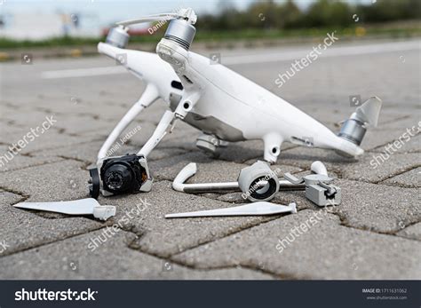Crashing drones Images, Stock Photos & Vectors | Shutterstock