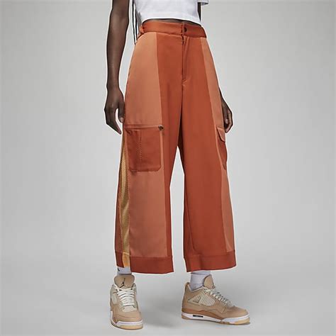 Jordan Trousers & Tights. Nike IN