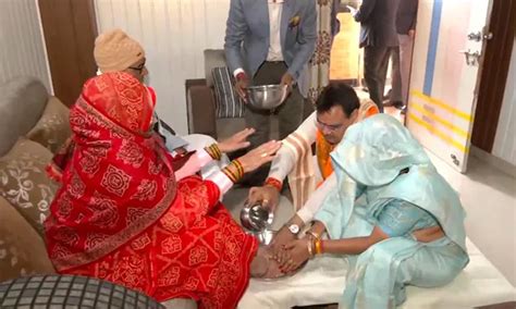 Rajasthan Chief Minister Washes Parents' Feet Before Taking Oath | பதவி ...