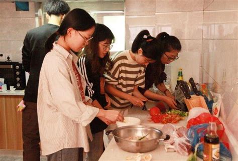 福建农大毕业生为完成大学时期梦想 创办“共享厨房” - 中国日报网