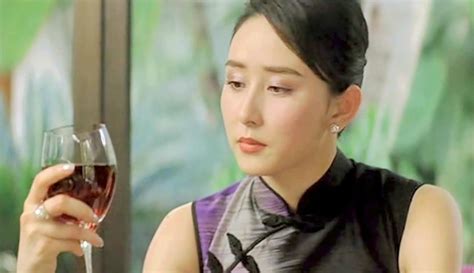 【小刀影剪】天行者：小伙开口就是问富婆借三千万，富婆的弟弟问他：你值吗-片花视频-免费在线观看-爱奇艺